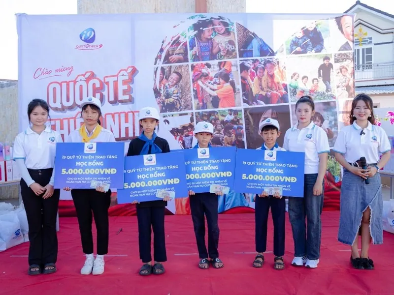 Hình ảnh minh họa quá trình thăng cấp VIP tại 88king với các bậc thang và phần thưởng.